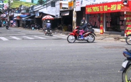 Nhóm đồng tính nữ đâm chết nam thanh niên giữa phố - 1 Nhóm đồng tính nữ đâm chết nam thanh niên giữa phố - 1