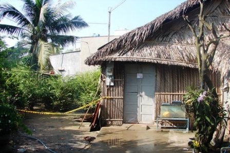 Đánh chết vợ “hờ” bằng cán chổi - 1