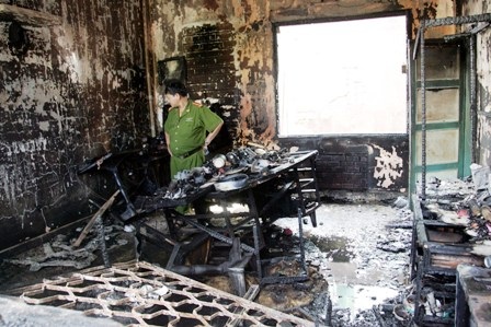 Hỏa hoạn thiêu rụi căn nhà, cụ bà bỏng nặng - 5