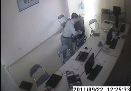 Video “đạo chích” đột nhập công ty trộm cắp - 1