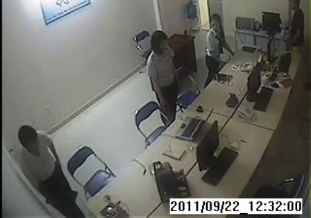 Video “đạo chích” đột nhập công ty trộm cắp - 2