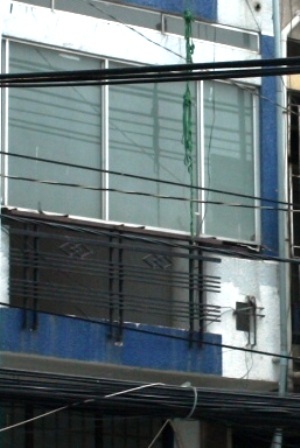 Phát hiện một người nước ngoài chết tại nhà riêng - 1