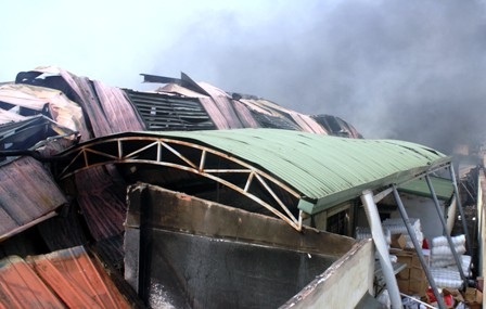 Nhà kho đang "nghỉ tết" bất ngờ phát hỏa - 1 Nhà kho đang "nghỉ tết" bất ngờ phát hỏa - 1