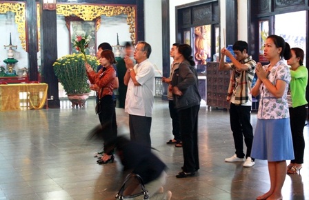 Nô nức lễ chùa đầu năm - 2