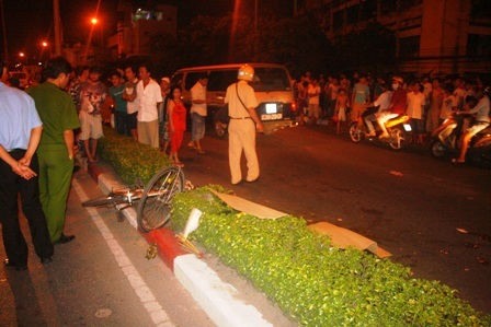 Ngã xe đạp, bị xe Camry cán chết - 1