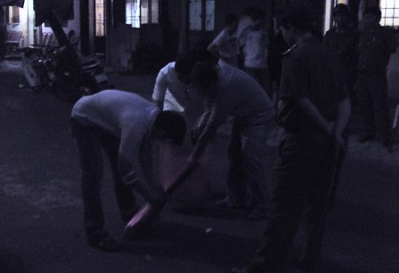 Bắt “nóng” đối tượng điên cuồng đâm chém công an - 3