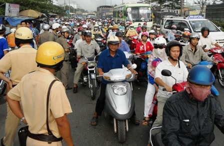 Truy tìm xe tải cán chết người rồi bỏ chạy - 2