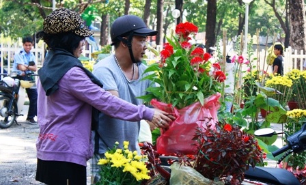 Khoảnh khắc cuối của chợ hoa Nhâm Thìn 2012 - 10