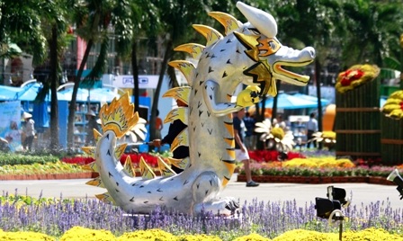 Năm Nhâm Thìn ngắm rồng trên phố - 9