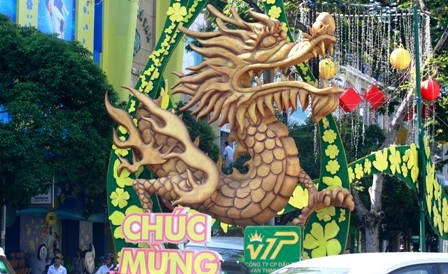 Năm Nhâm Thìn ngắm rồng trên phố - 2