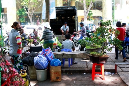 Khoảnh khắc cuối của chợ hoa Nhâm Thìn 2012 - 12