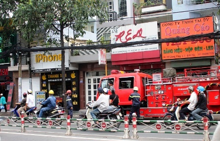 Hai ngày, 2 cột điện bốc cháy