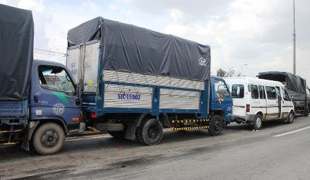 5 ô tô tông nhau liên hoàn trên quốc lộ 1A