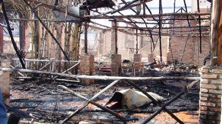 Cháy rụi một cửa hàng ăn