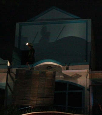 Cháy nhà nghỉ 4 tầng, cả dãy khách sạn náo loạn