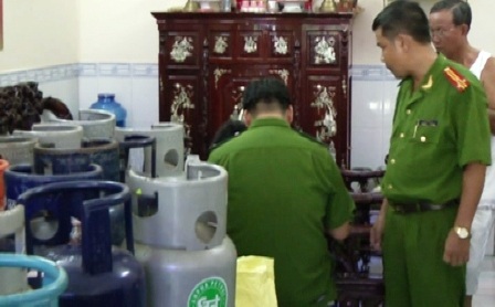 Đánh sập đường dây buôn bán gas lậu cực lớn