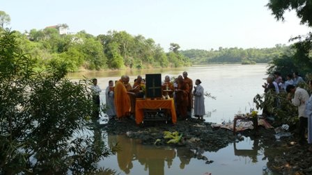 Cầu siêu cho 34 nạn nhân thiệt mạng trên dòng Sêrêpốk