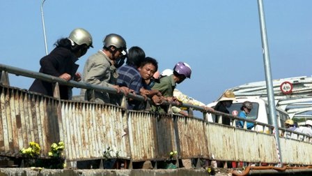 Cầu siêu cho 34 nạn nhân thiệt mạng trên dòng Sêrêpốk