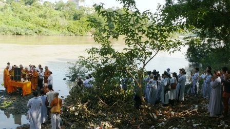 Cầu siêu cho 34 nạn nhân thiệt mạng trên dòng Sêrêpốk