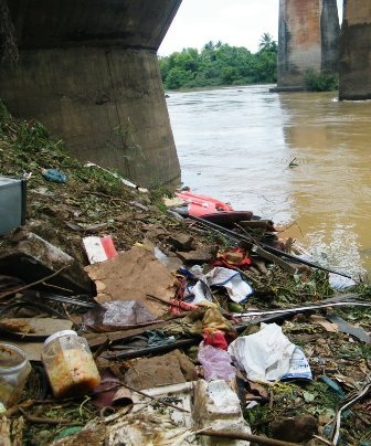 Hình ảnh ghi tại hiện trường vụ xe khách lao sông làm 34 người chết