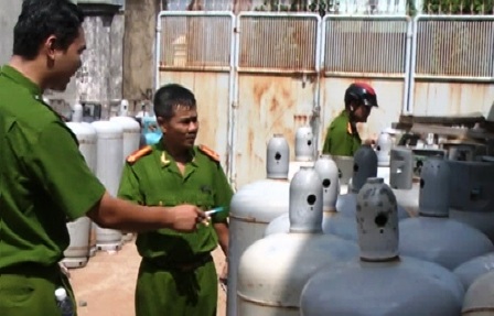 Đánh sập đường dây buôn bán gas lậu cực lớn