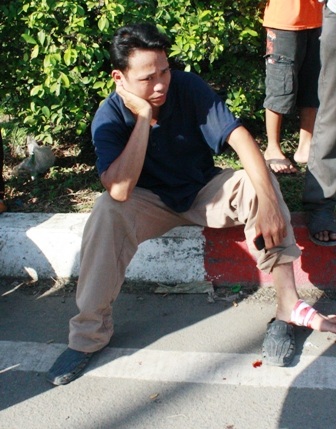 Xe khách mất thắng tông nhiều xe máy đang dừng đèn đỏ - 2