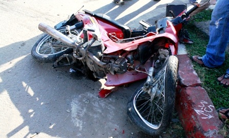 Xe khách mất thắng tông nhiều xe máy đang dừng đèn đỏ - 3