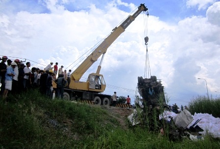 Xe cứu hộ được điều đến giải tỏa hiện trường