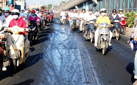 Sự cố khiến giao thông và đời sống người dân khu vực này bị ảnh hưởng