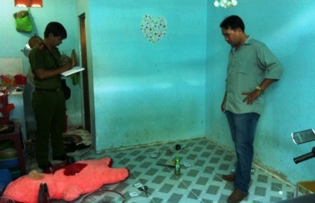 Công an khám nghiệm hiện trường vụ việc