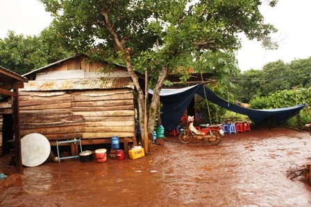 Hai mẹ con bị sát hại dã man từ... cuộc nhậu - 2 Căn nhà xảy ra vụ án kinh hoàng