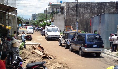 Cơ quan CSĐT phong tỏa hiện trường để làm rõ vụ việc