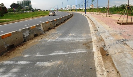 Hiện trường vụ container “vẩy đuôi” khiến 2 người trọng thương