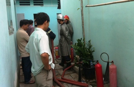 Các đơn vị chức năng có mặt để “hóa giải” vụ khống chế bạn gái và đòi chết chung của Qúy