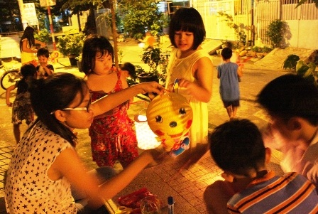 Lồng đèn, trẻ thơ, nét đặc trưng chỉ có trong Tết trung thu