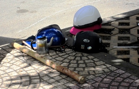 Một số tang vật còn lại sau vụ ẩu đả kinh hoàng