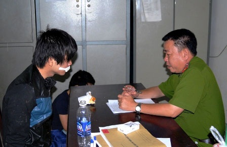 Sau 7 giờ truy bắt, Đặng Như Ý đã bị khống chế đưa về trụ sở công an