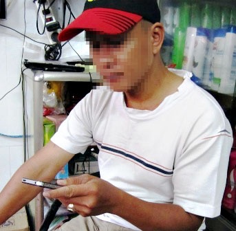 Một nạn nhân với chiếc iphone giá bèo