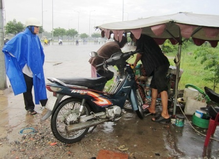 Dịch vụ sửa xe lề đường vào mùa kiếm chác