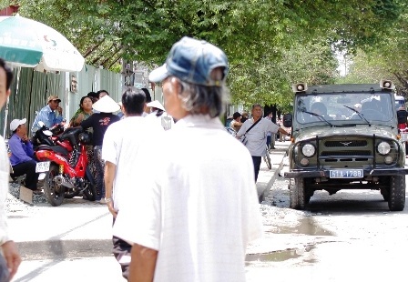 Hàng rong hỗn chiến, một người trọng thương - 1 Cơ quan chức năng có mặt để khám nghiệm hiện trường, làm rõ vụ án