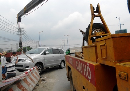 Xe cứu hộ được điều đến giải tỏa hiện trường