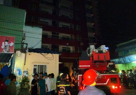 Cháy tại chung cư 25 tầng, hàng trăm người hoảng loạn - 2 Lực lượng cứu hỏa có mặt