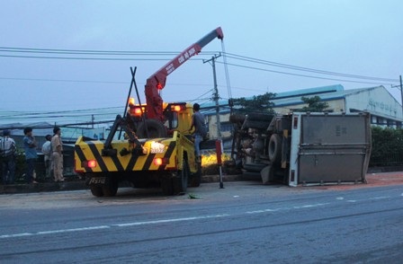 Xe cứu hộ giải tỏa hiện trường