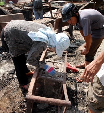 Một số giấy tờ nằm trong két sắt bị cháy sém