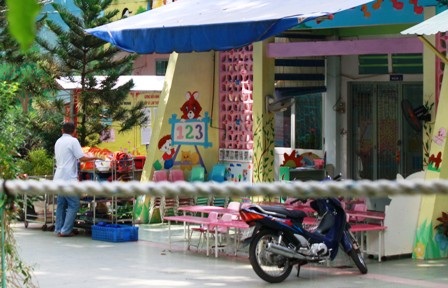 Một trinh sát bắt đầu tiếp cận “thương thuyết” với tên bắt
cóc