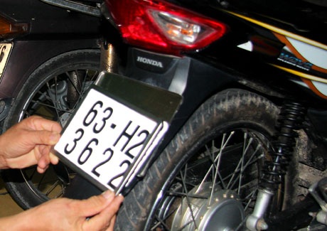 Vạch mặt đường dây “đá xế” tại bãi gửi xe trong bệnh viện - 2 Chiếc xe WaveS “suýt” bị tên Ân cùng đồng bọn “xẻ thịt”