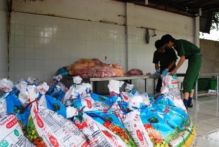 Hơn 1 tấn mỡ và phụ phẩm heo “bẩn” bị thu giữ