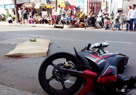 Hiện trường vụ tai nạn khiến một thanh niên thiệt mạng