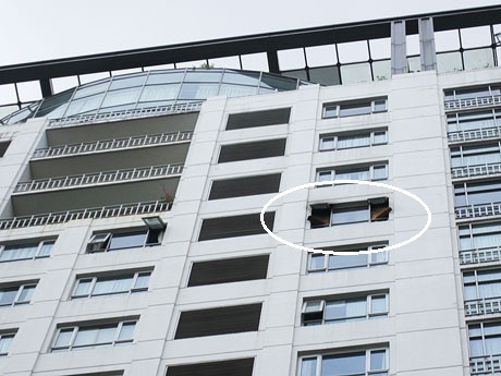 Cháy toà nhà 22 tầng, du khách nước ngoài hoảng loạn - 1 Đám cháy bốc lên từ tầng 16 của tòa nhà