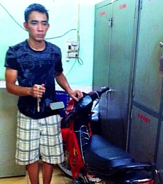 Tên cướp giật bị bắt “nóng” khi vừa gây án